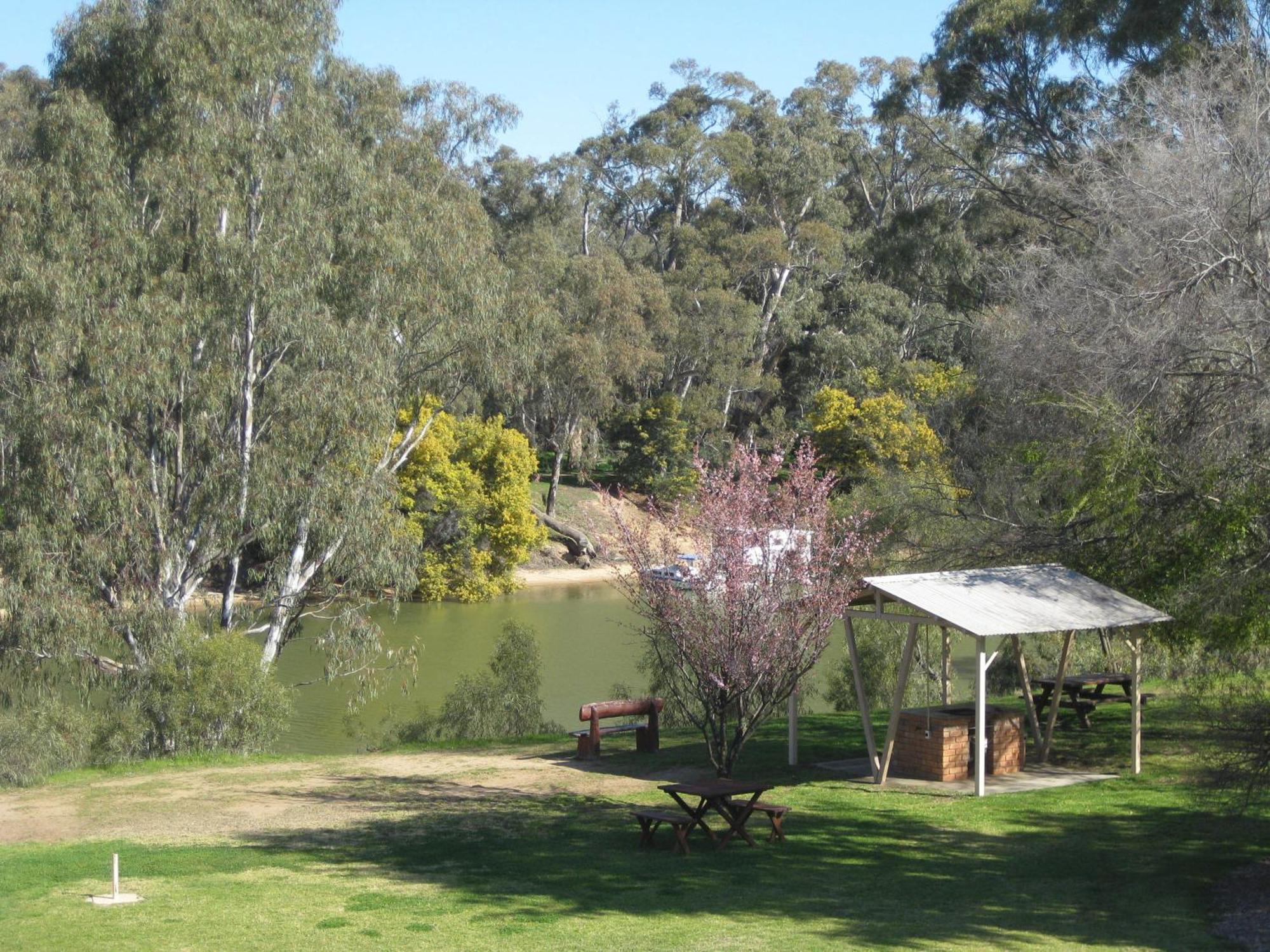 Cadell On The Murray Motel Moama Exterior foto